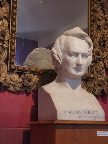 Buste de Victor Hugo jeune